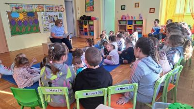 Spotkanie czytelnicze w Przedszkolu Publicznym Nr 4 w Ozimku
